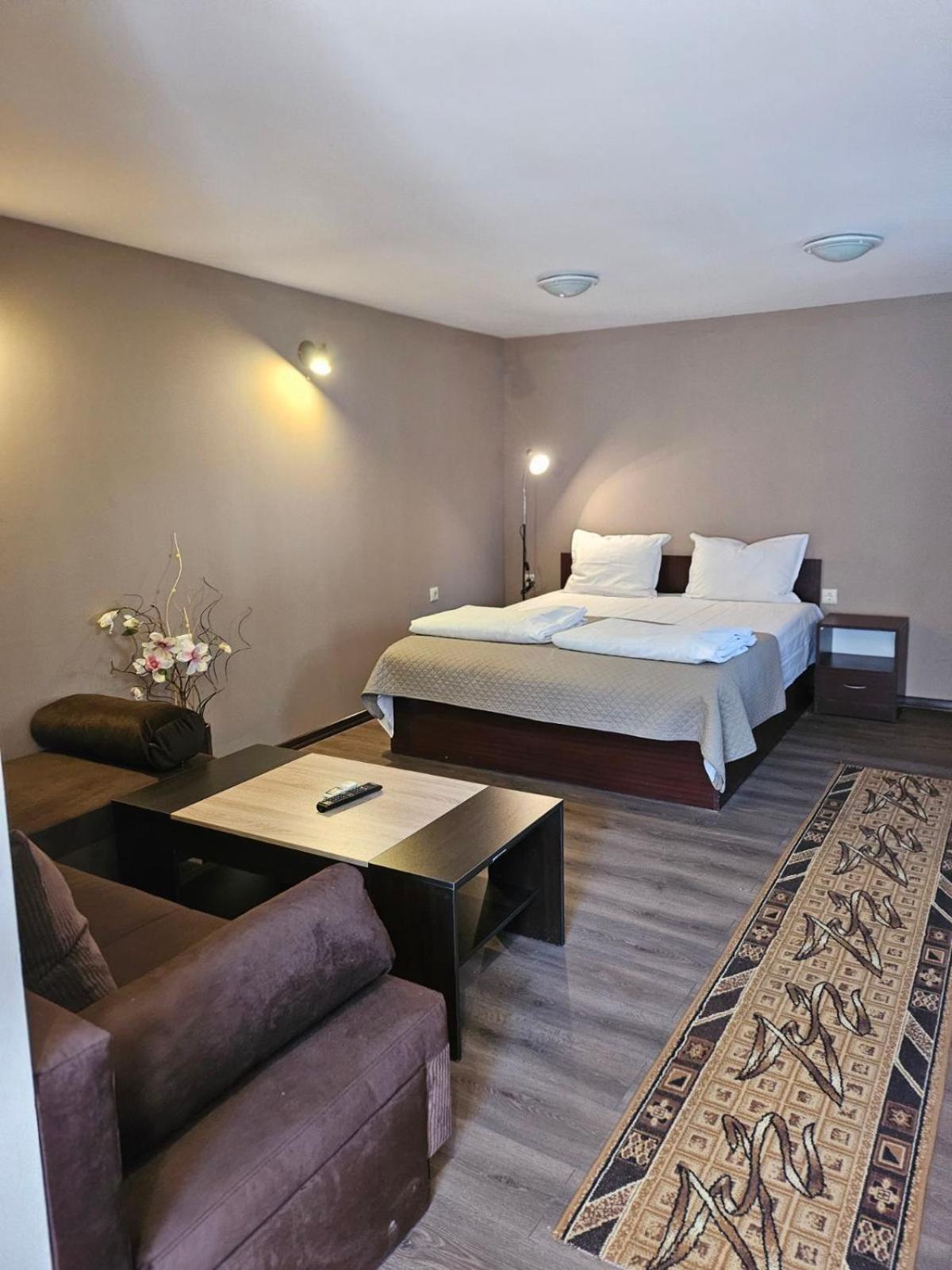 Orehite-Family Hotel ,Food & Pool Bozhichen المظهر الخارجي الصورة