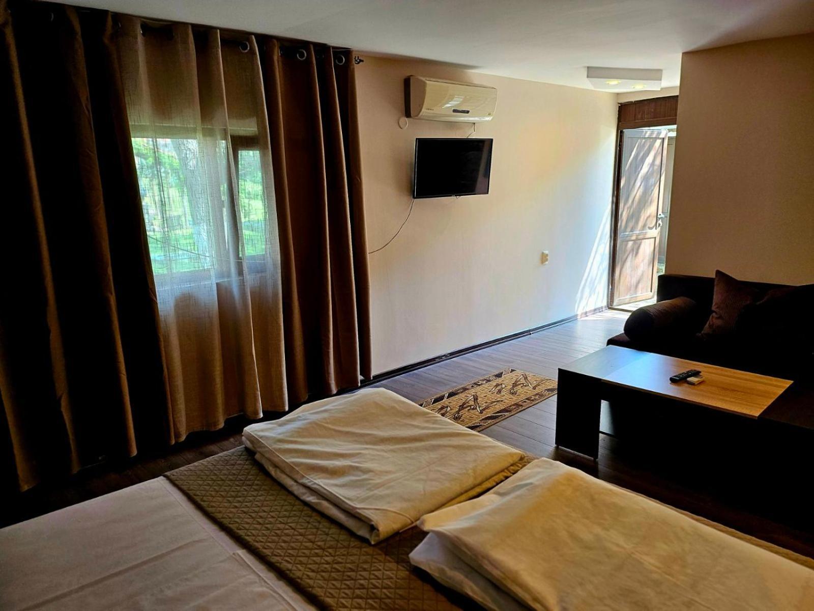 Orehite-Family Hotel ,Food & Pool Bozhichen المظهر الخارجي الصورة